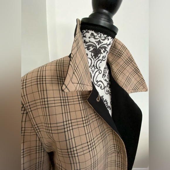 Fall / Spring Trench Coat with great attention to detail - Picture 2 of 10